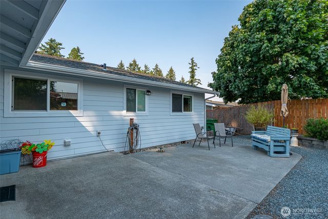 1925 NE 8th Avenue, Oak Harbor, WA 98277