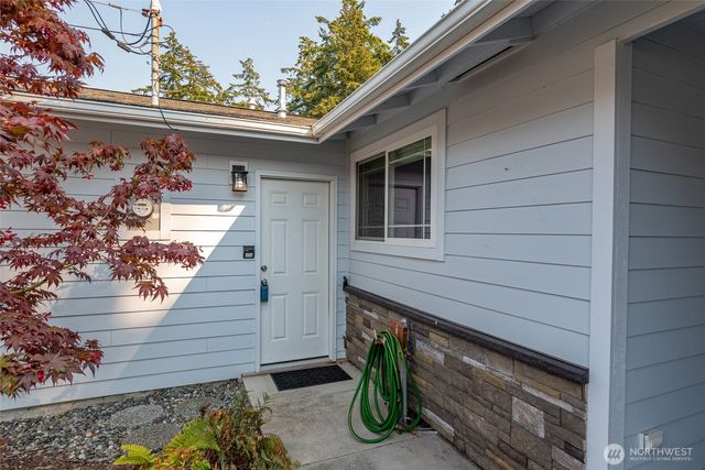 1925 NE 8th Avenue, Oak Harbor, WA 98277