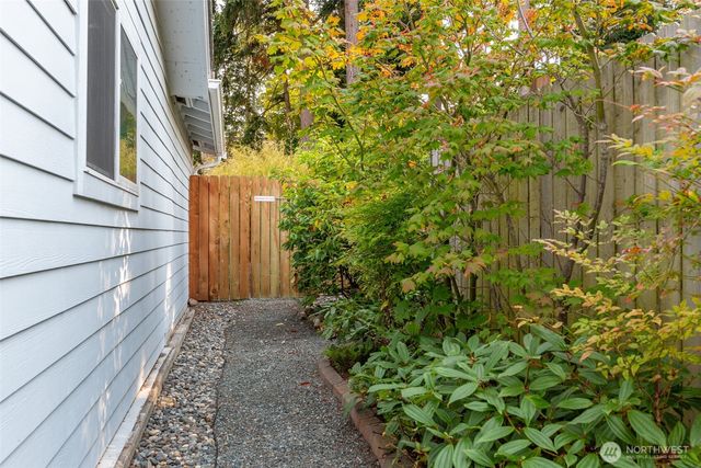 1925 NE 8th Avenue, Oak Harbor, WA 98277