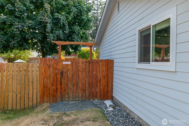 1925 NE 8th Avenue, Oak Harbor, WA 98277