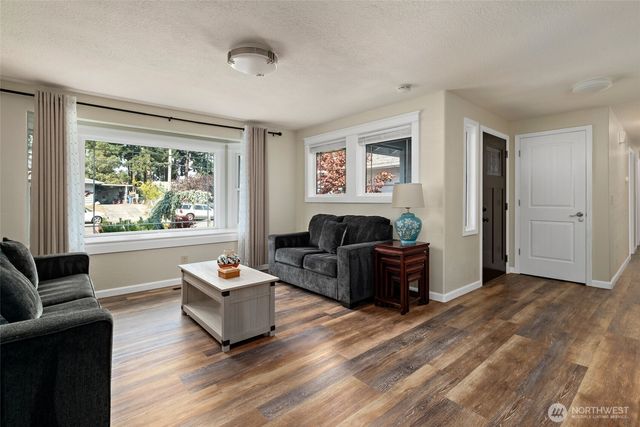 1925 NE 8th Avenue, Oak Harbor, WA 98277