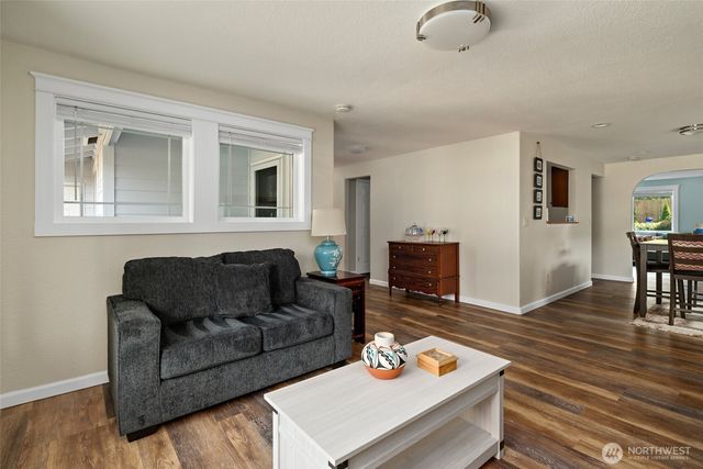 1925 NE 8th Avenue, Oak Harbor, WA 98277