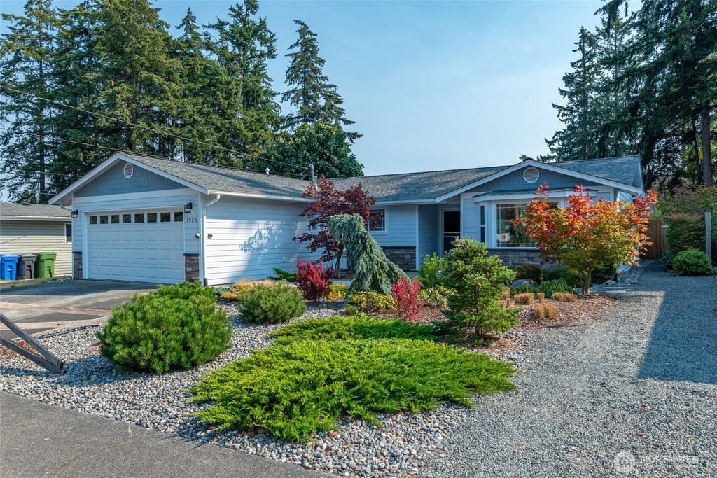 1925 NE 8th Avenue, Oak Harbor, WA 98277