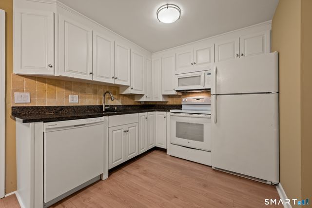 1581 Meriden Waterbury Turnpike 8, Southington, CT 06489