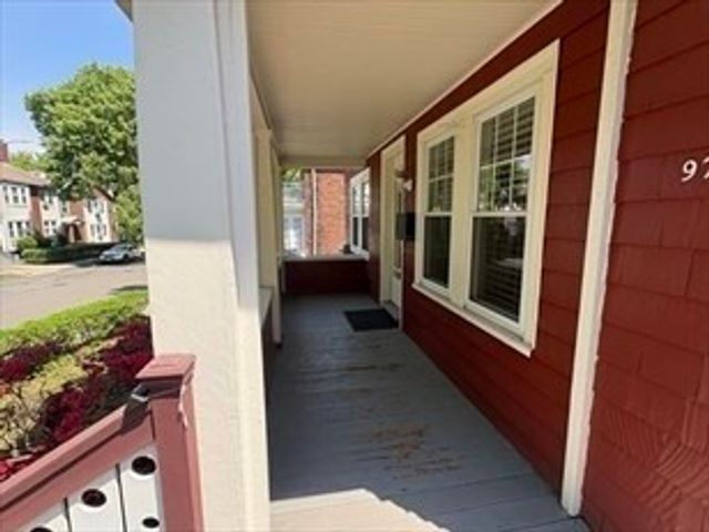 93 Lawton St. 1, Brookline, MA 02446
