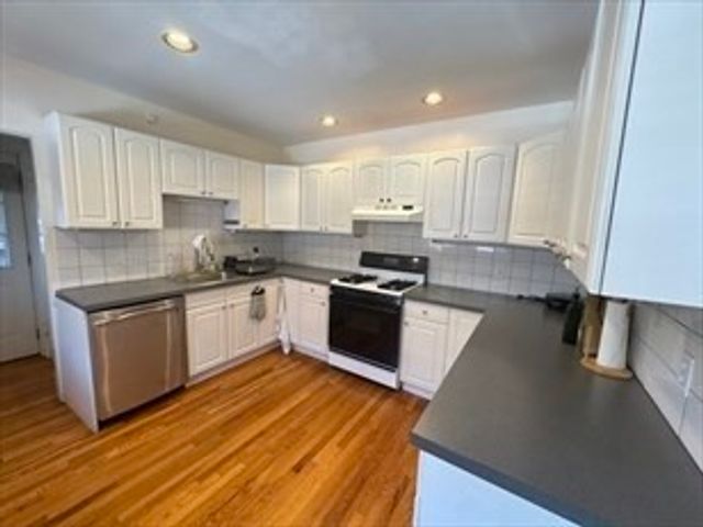 93 Lawton St. 1, Brookline, MA 02446