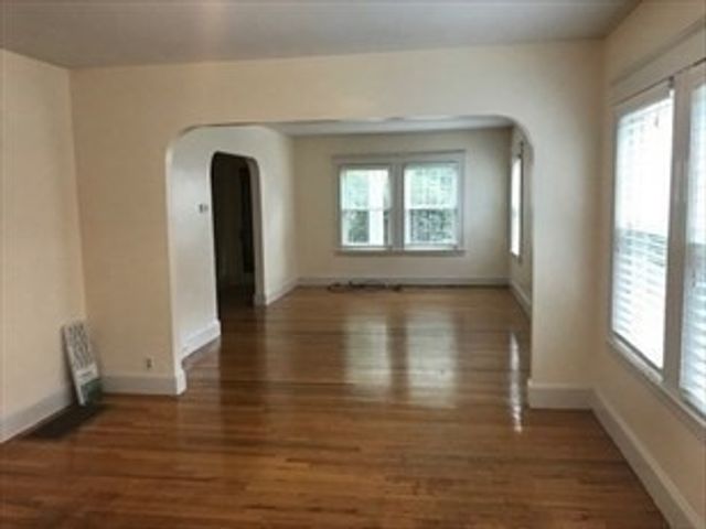 93 Lawton St. 1, Brookline, MA 02446