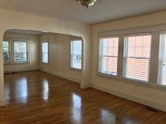93 Lawton St. 1, Brookline, MA 02446