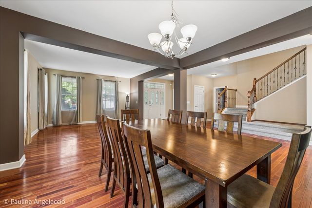 2401 Stonybrook Street, Wauconda, IL 60084