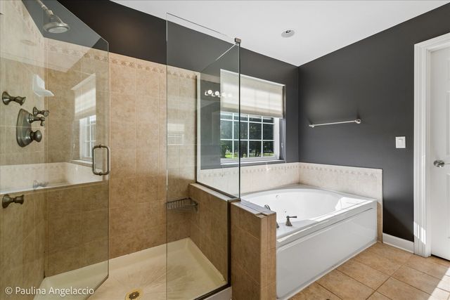 2401 Stonybrook Street, Wauconda, IL 60084