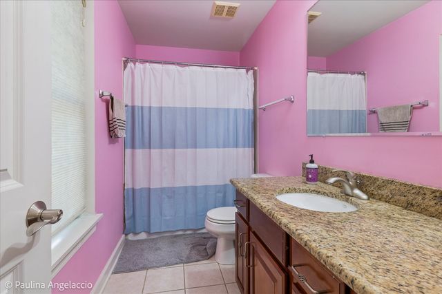 2401 Stonybrook Street, Wauconda, IL 60084
