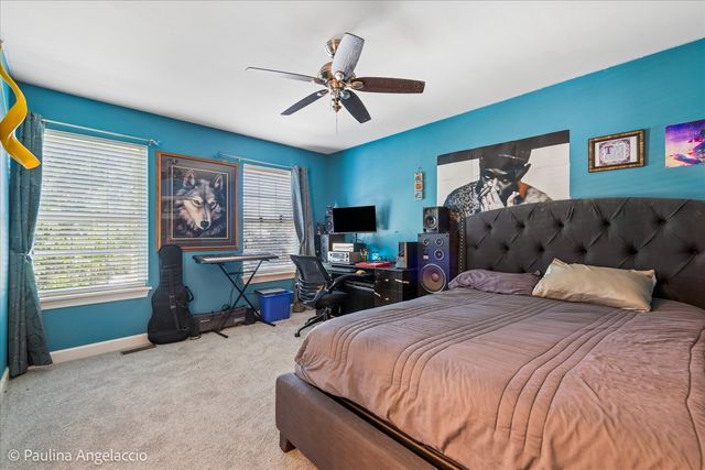 2401 Stonybrook Street, Wauconda, IL 60084
