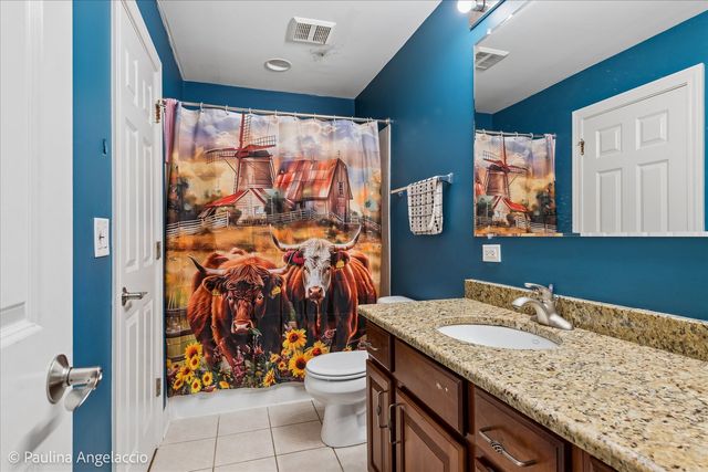 2401 Stonybrook Street, Wauconda, IL 60084