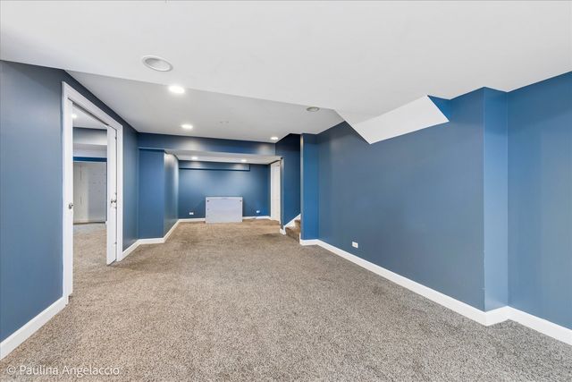 2401 Stonybrook Street, Wauconda, IL 60084