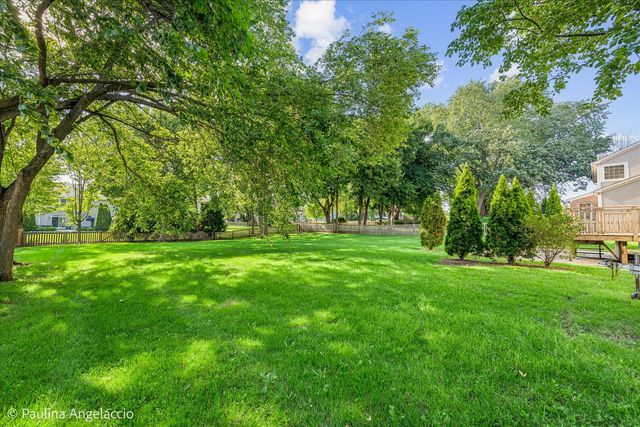 2401 Stonybrook Street, Wauconda, IL 60084