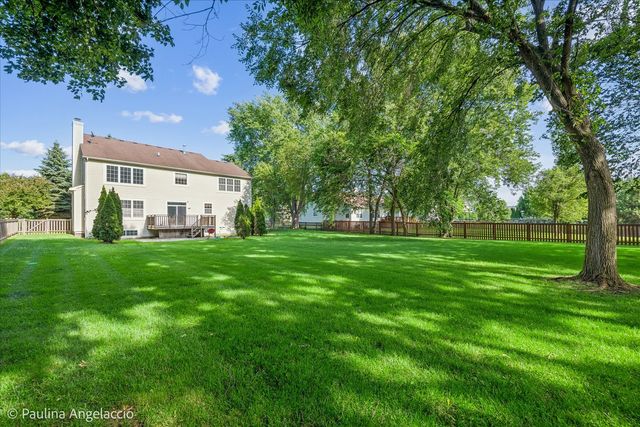 2401 Stonybrook Street, Wauconda, IL 60084