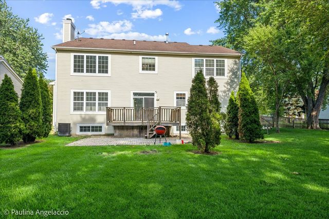 2401 Stonybrook Street, Wauconda, IL 60084