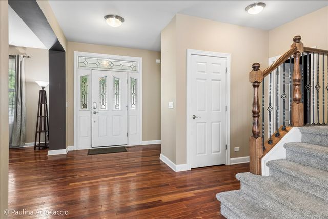 2401 Stonybrook Street, Wauconda, IL 60084