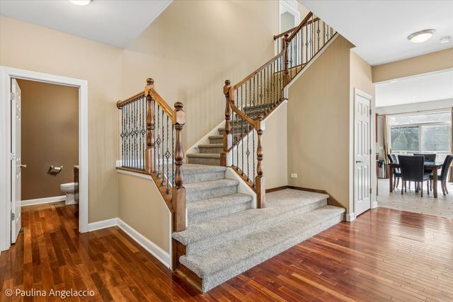 2401 Stonybrook Street, Wauconda, IL 60084