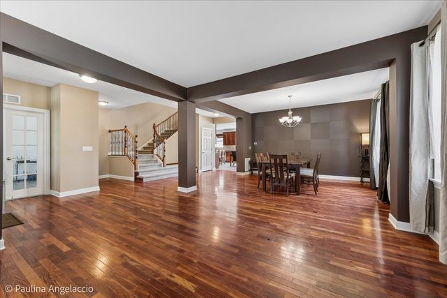 2401 Stonybrook Street, Wauconda, IL 60084