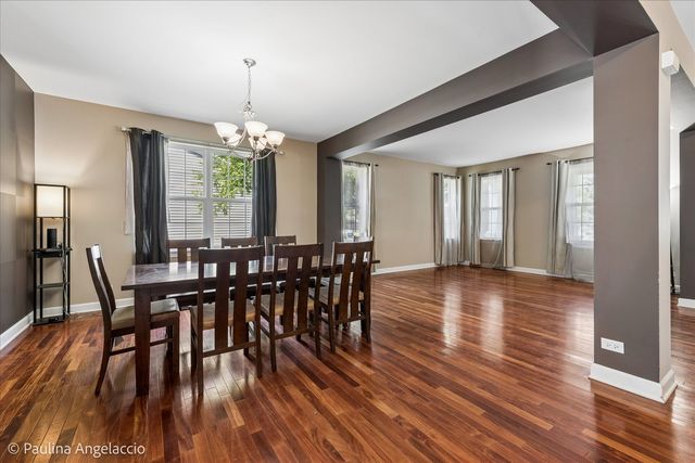 2401 Stonybrook Street, Wauconda, IL 60084