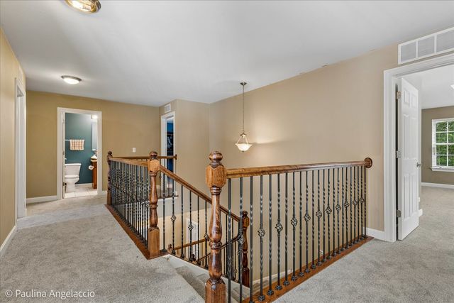 2401 Stonybrook Street, Wauconda, IL 60084