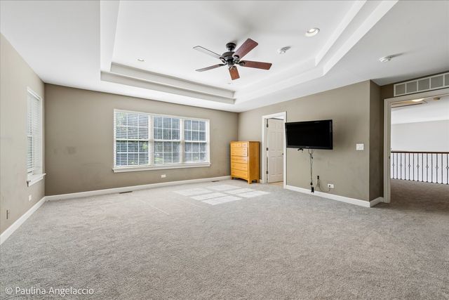 2401 Stonybrook Street, Wauconda, IL 60084