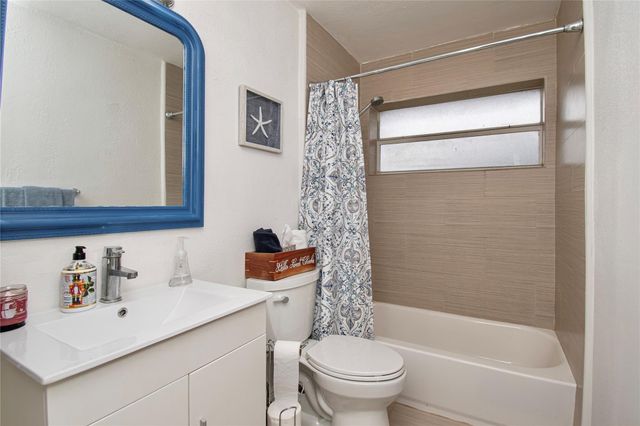 4944 NW 55th Street, Tamarac, FL 33319