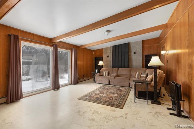 25376 Lyncastle Street, Farmington, MI 48336