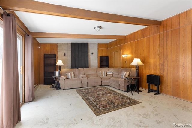 25376 Lyncastle Street, Farmington, MI 48336