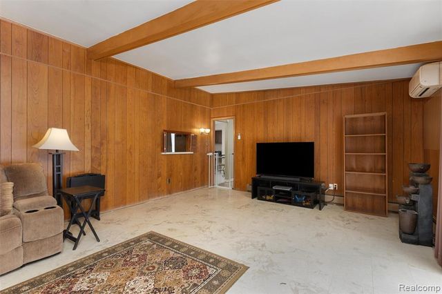 25376 Lyncastle Street, Farmington, MI 48336