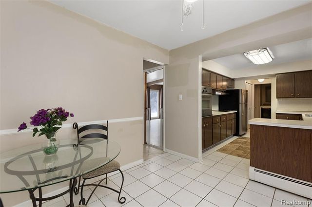 25376 Lyncastle Street, Farmington, MI 48336