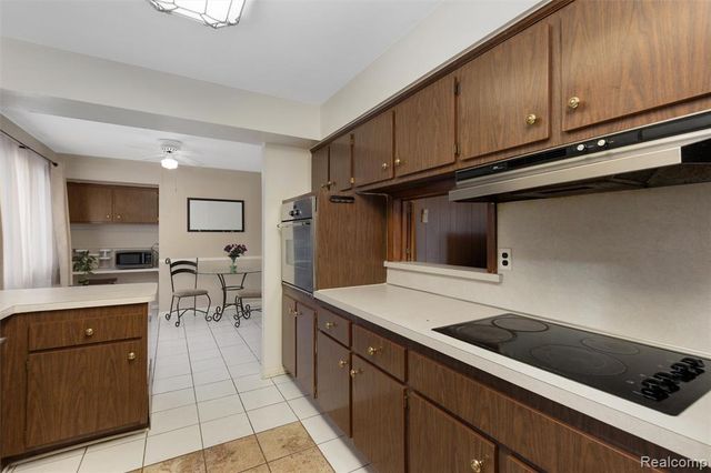 25376 Lyncastle Street, Farmington, MI 48336