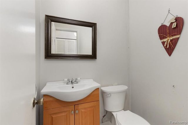 25376 Lyncastle Street, Farmington, MI 48336