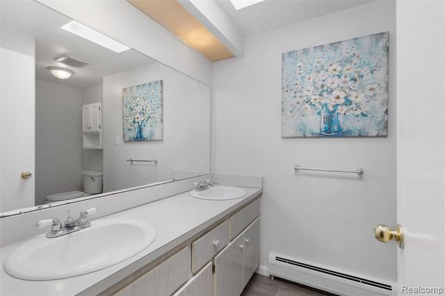 25376 Lyncastle Street, Farmington, MI 48336