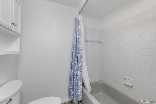 25376 Lyncastle Street, Farmington, MI 48336