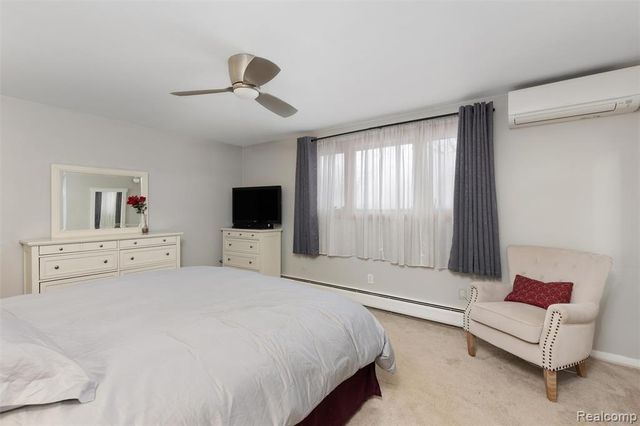 25376 Lyncastle Street, Farmington, MI 48336