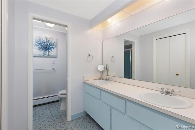 25376 Lyncastle Street, Farmington, MI 48336