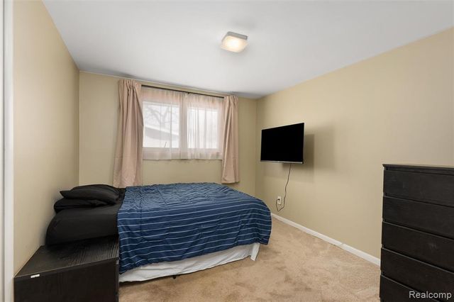 25376 Lyncastle Street, Farmington, MI 48336