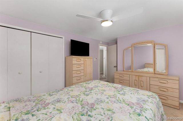 25376 Lyncastle Street, Farmington, MI 48336