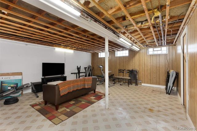 25376 Lyncastle Street, Farmington, MI 48336