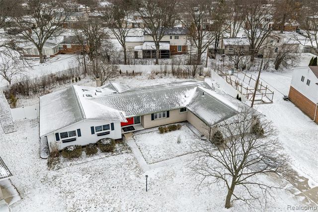 25376 Lyncastle Street, Farmington, MI 48336