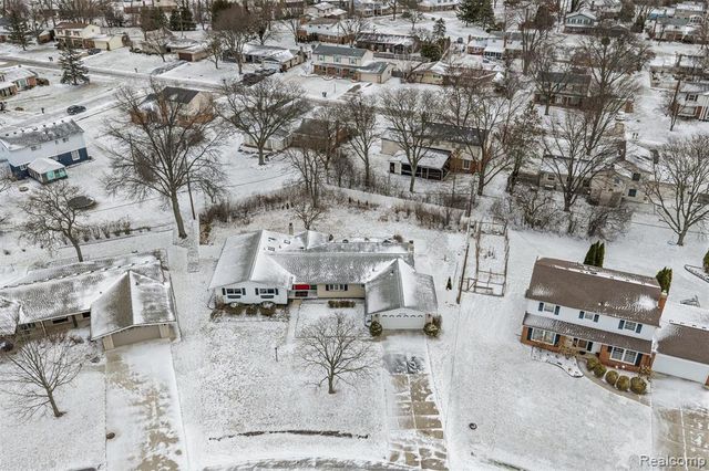 25376 Lyncastle Street, Farmington, MI 48336