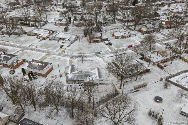 25376 Lyncastle Street, Farmington, MI 48336