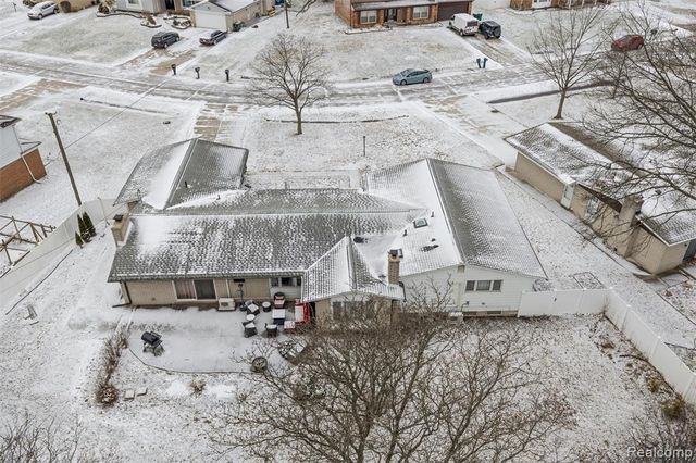 25376 Lyncastle Street, Farmington, MI 48336