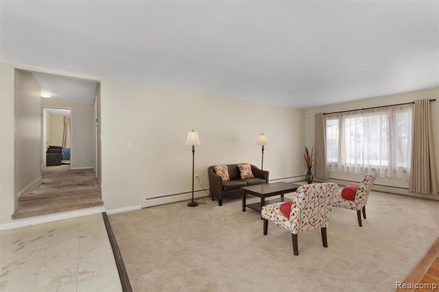 25376 Lyncastle Street, Farmington, MI 48336