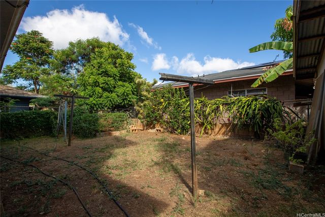 94-1210 Kahuaina Street, Waipahu, HI 96797