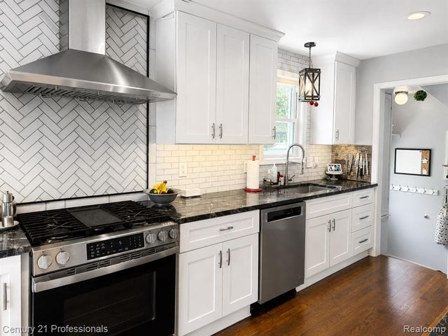 1246 West Boulevard, Berkley, MI 48072