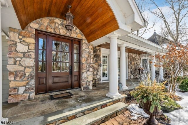 8 White Pine Rd, Upper Saddle River Boro, NJ 07458