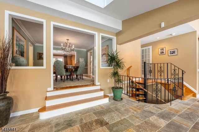 8 White Pine Rd, Upper Saddle River Boro, NJ 07458